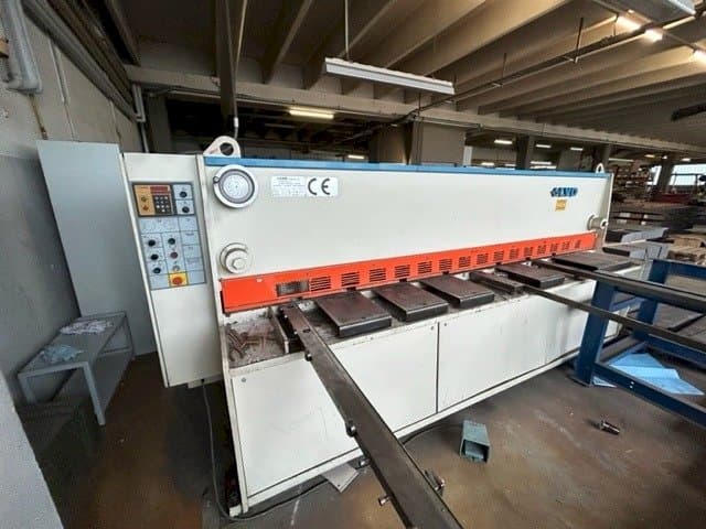 Frontansicht der LVD HST-C 31/6  Maschine