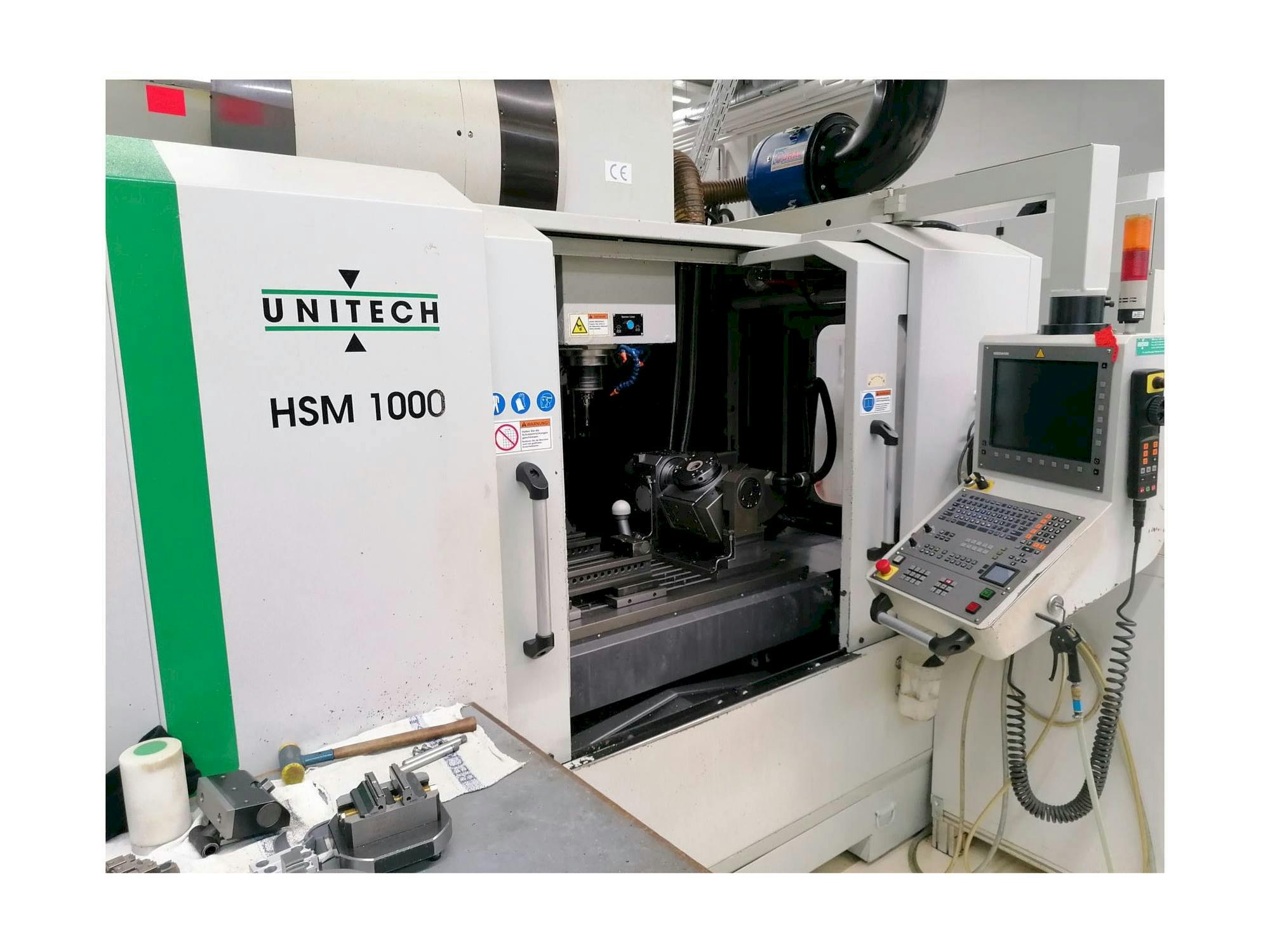 Frontansicht der UNITECH HSM1000  Maschine