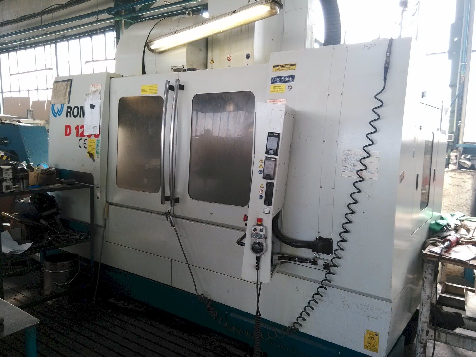 Frontansicht der Romi D 1250 Maschine