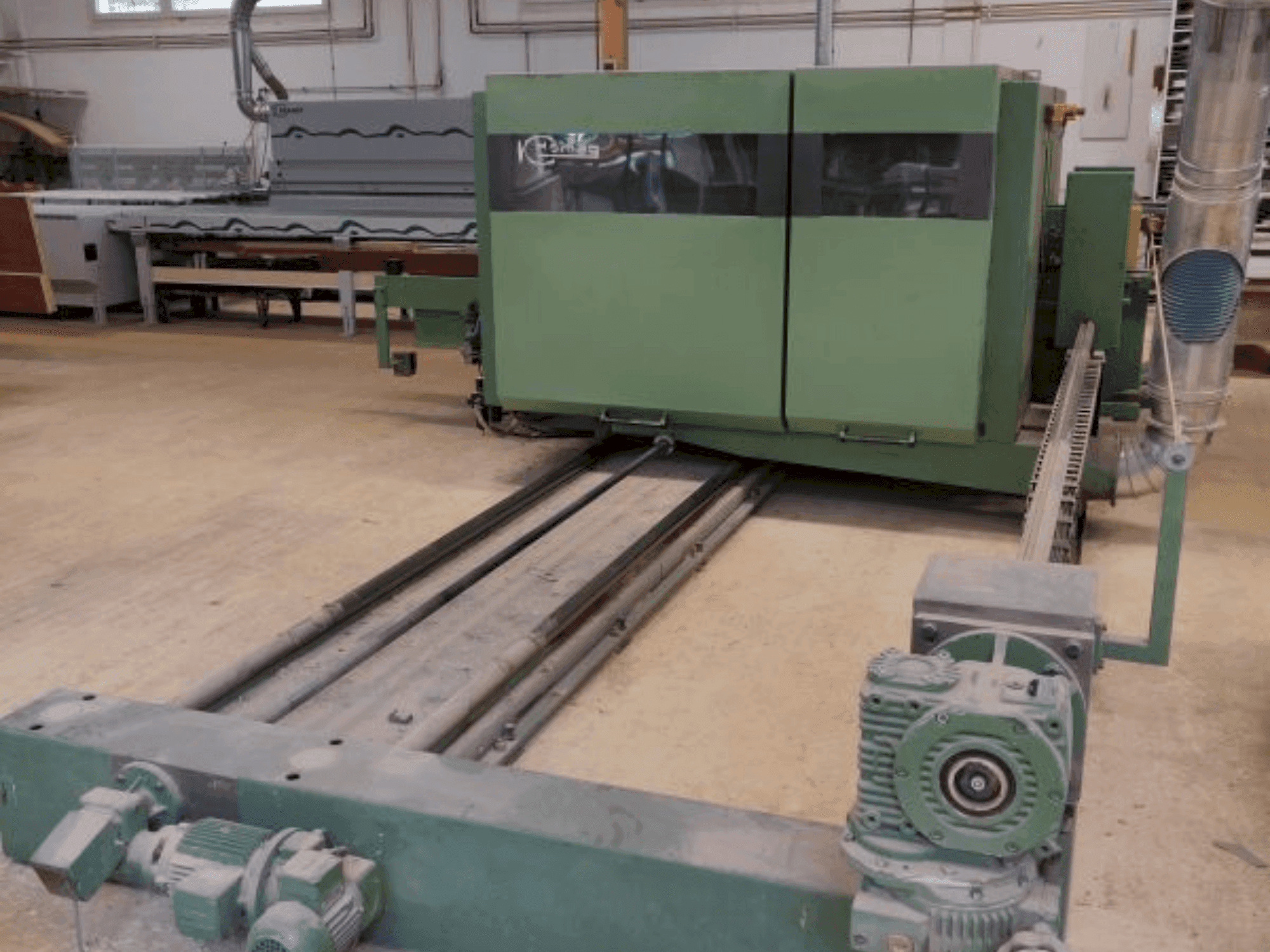 Frontansicht der HOMAG WEINMANN FLO 23 Maschine