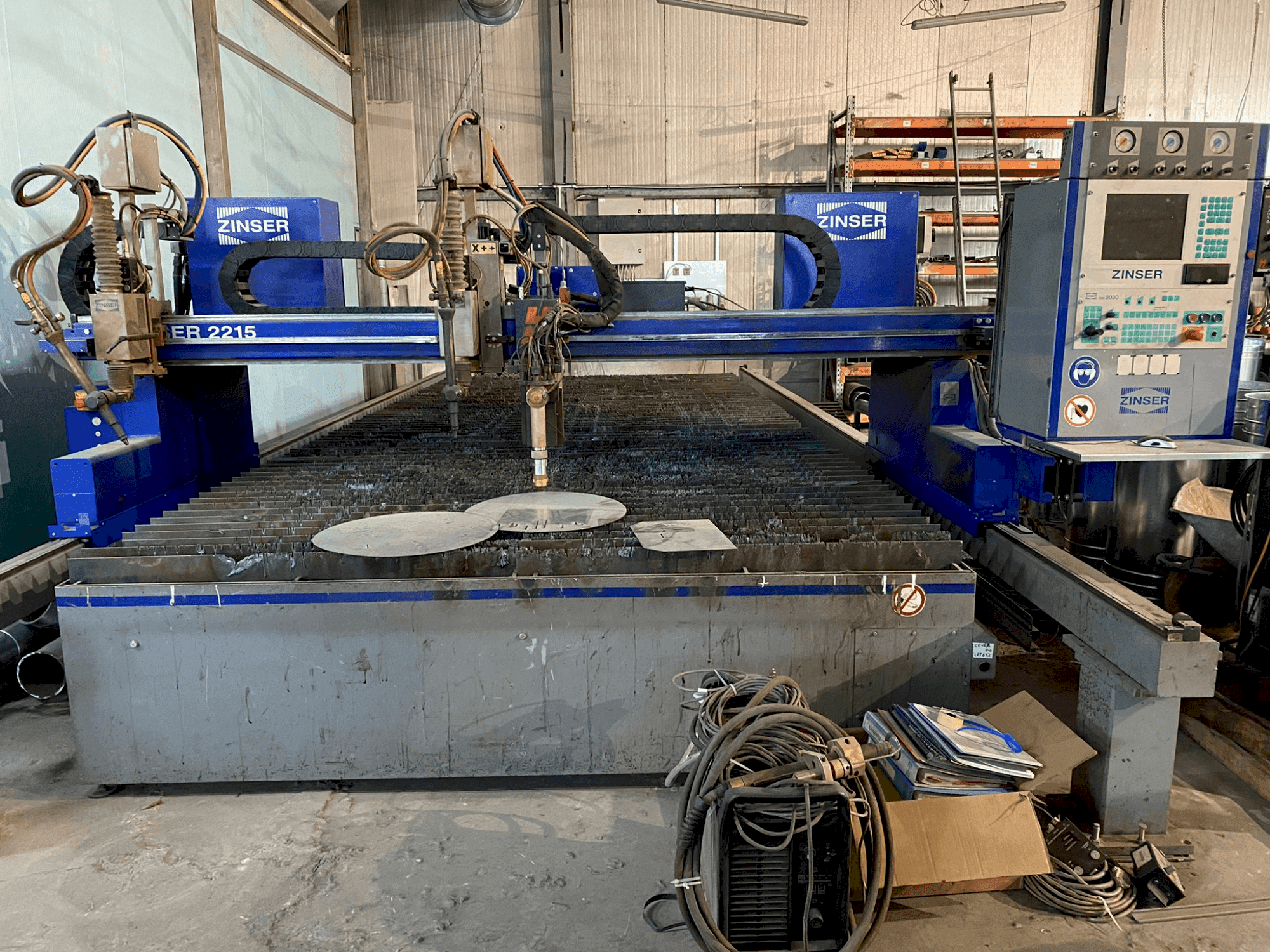 Frontansicht der ZINSER 2215  Maschine