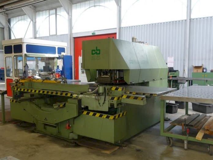 Frontansicht der Behrens CB 25/1250 Maschine