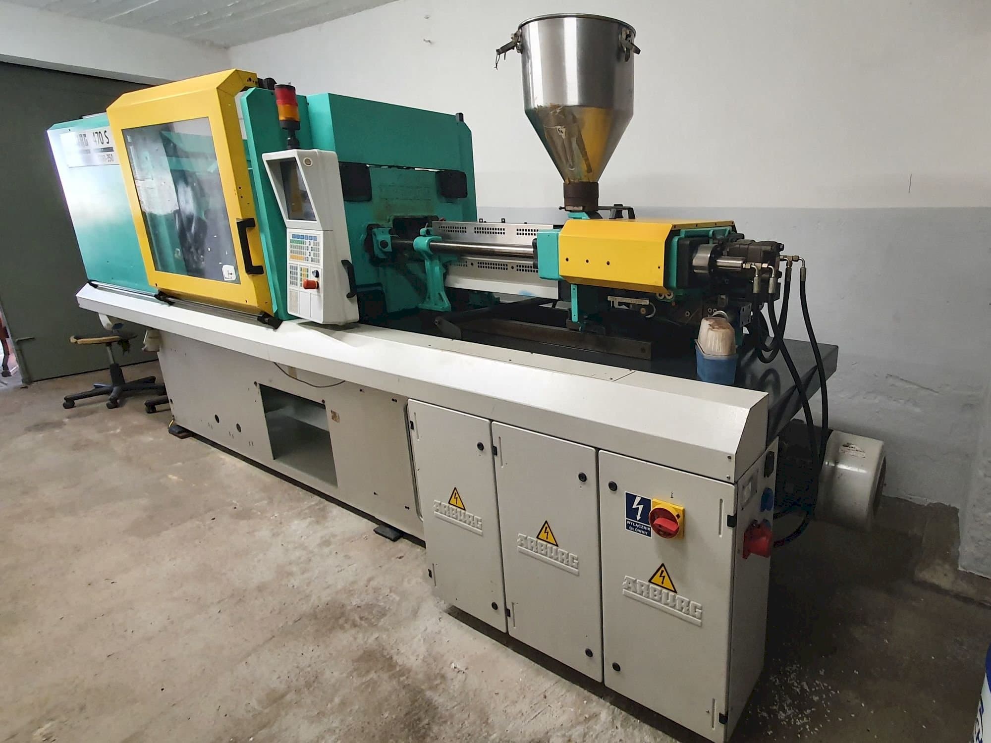 Frontansicht der Arburg 470s ALLROUNDER 1300-350 Maschine