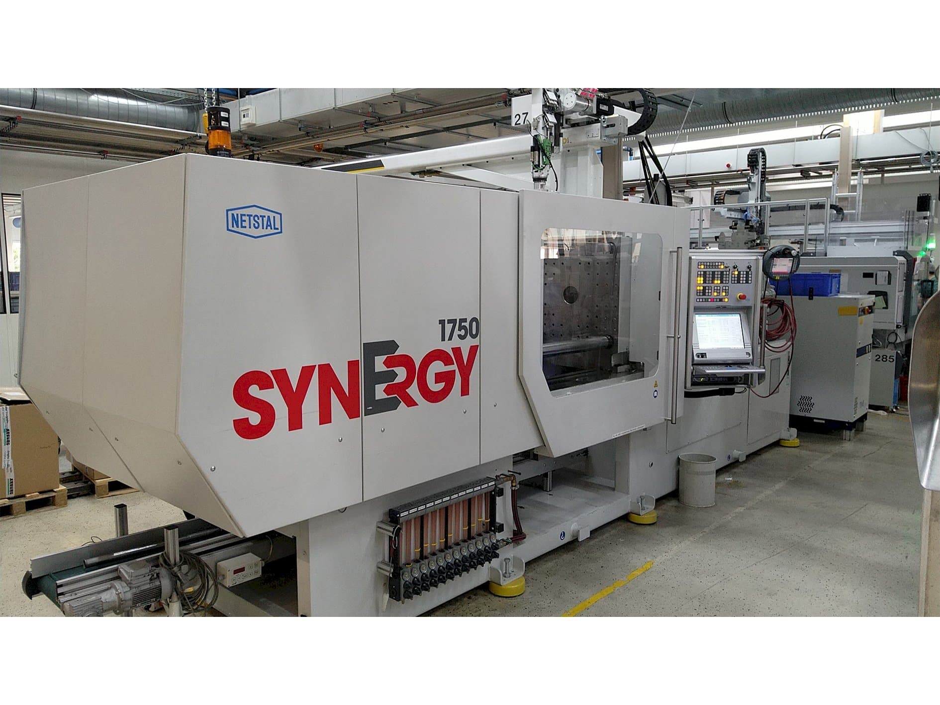 Frontansicht der Netstal SynErgy 1750-600 Maschine