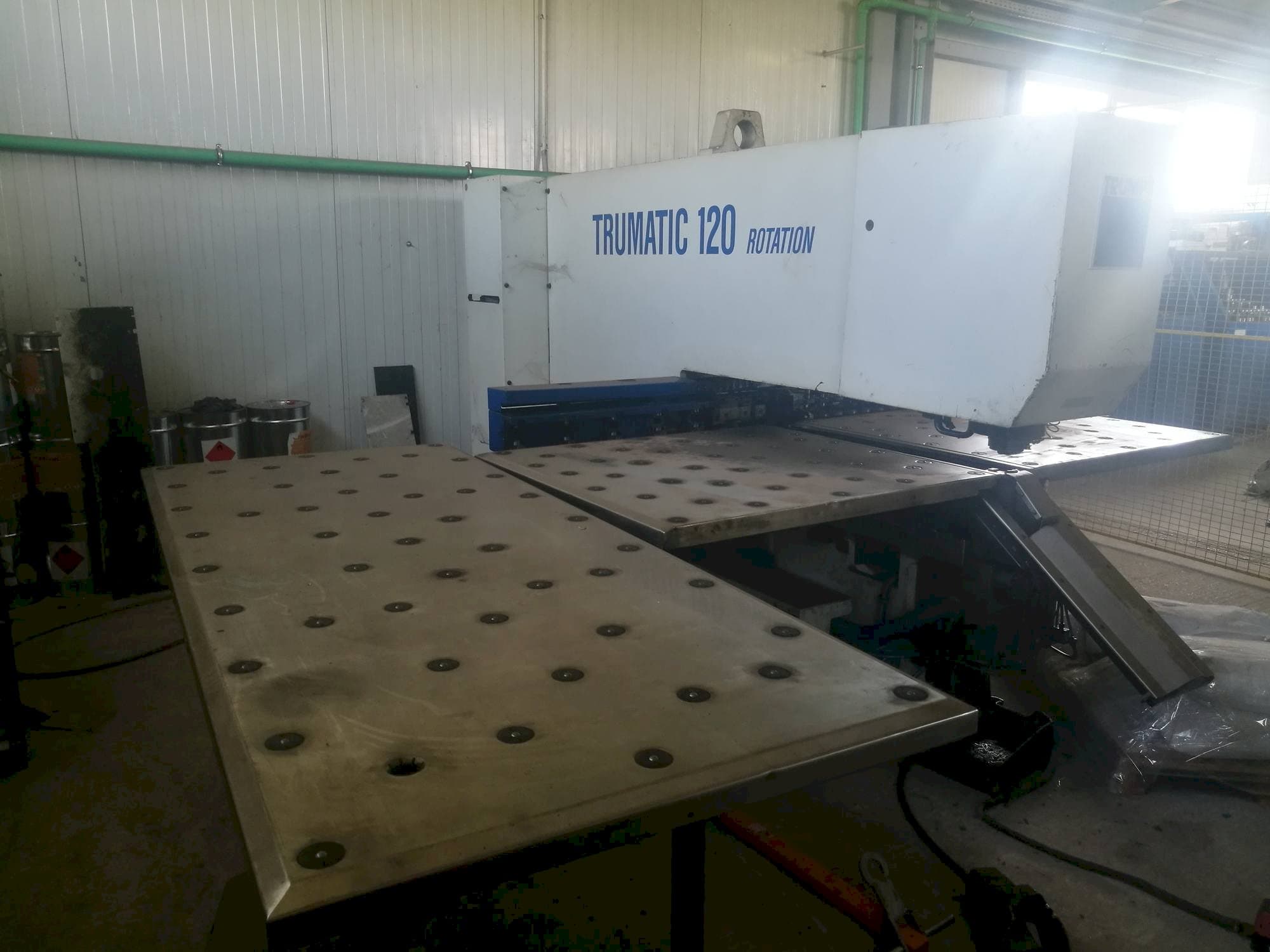 Frontansicht der Trumpf Trumatic 120R  Maschine