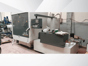 Frontansicht der FANUC Aplha-1iA Maschine
