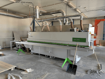 Frontansicht der BIESSE Jade 240 Maschine