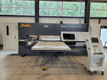 Frontansicht der Baykal BPM-T 1525X30 Maschine