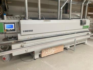 Frontansicht der BIESSE AKRON 1440  Maschine