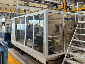 Frontansicht der Krauss Maffei 800-5000MC4 Maschine