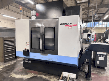 Frontansicht der DOOSAN VC 510 Maschine