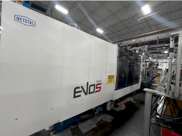Frontansicht der Netstal EVOS 5500-2900 Speed Maschine