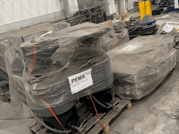 Frontansicht der PEMA Column & Boom HD 4x4 Twin SAW Maschine