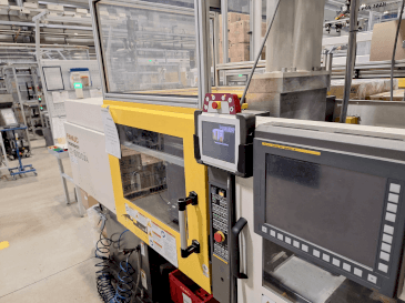 Frontansicht der FANUC Roboshot S100iA Maschine