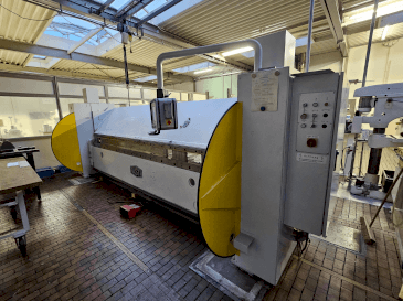 Frontansicht der SCHRODER-FASTI 215-40-4 Maschine