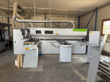 Frontansicht der BIESSE Selco WN 2 Maschine