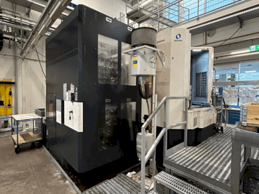 Frontansicht der Makino a81 Maschine