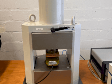 Frontansicht der BROCKHAUS HG200 D Maschine