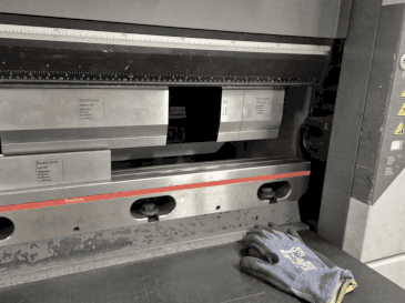 Frontansicht der Bystronic Xpert 40/1030 Maschine