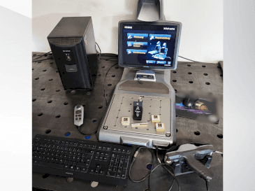 Frontansicht der KEYENCE XM-1000 Maschine