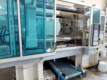 Frontansicht der Krauss Maffei 600 - 3500 C3 Maschine