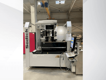 Frontansicht der Sodick SL600Q Maschine