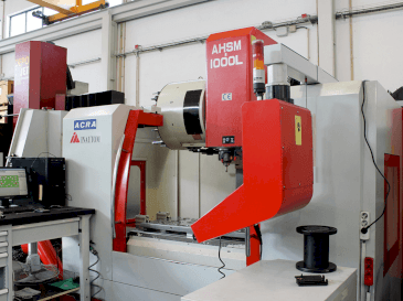 Frontansicht der ACRA AHSM 1000 L  Maschine