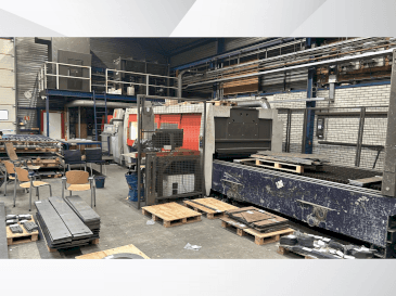Frontansicht der Bystronic BySpeed Pro 3015 + ByTrans Extended 3015 Maschine