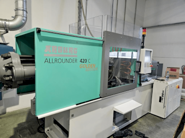 Frontansicht der Arburg Allrounder 420 C 1000 - 290 Golden Edition  Maschine