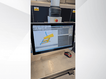 Frontansicht der Bystronic Xpert 400/4100 Maschine