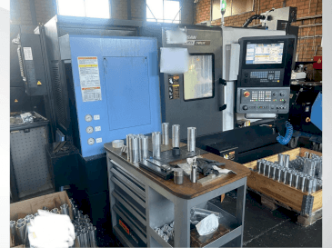 Frontansicht der DOOSAN LYNX 2100LSYA Maschine