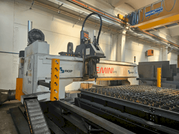 Frontansicht der FICEP GEMINI G32 HPE Maschine