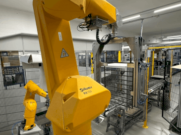 Frontansicht der STAUBLI RX160 Maschine