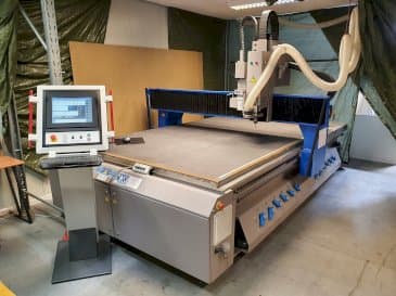 Frontansicht der MECANUMERIC Mecapro PRO 3020 Maschine