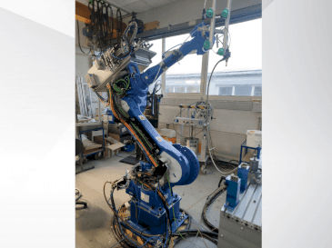 Frontansicht der Yaskawa 6VX88 Maschine