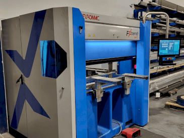 Frontansicht der Euromac FXbend 1547 Maschine
