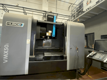 Frontansicht der Hurco VMX50i Maschine