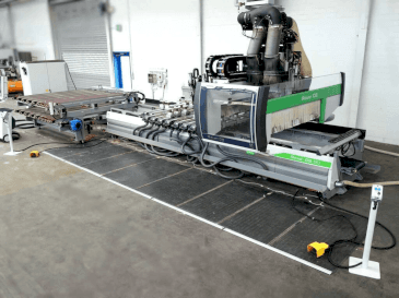 Frontansicht der BIESSE Rover C6 Maschine