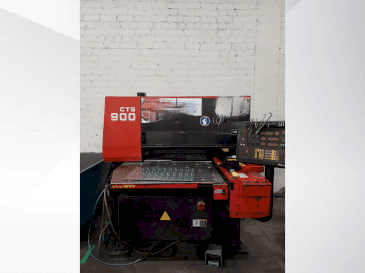 Frontansicht der AMADA CTS-900 Maschine