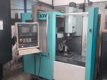 Frontansicht der DECKEL DMC-63V Maschine
