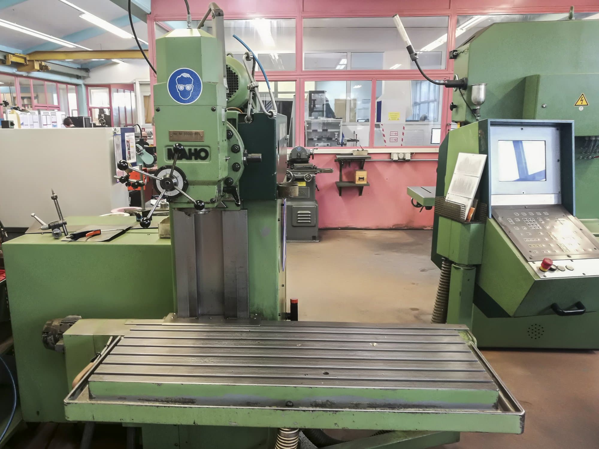 Frontansicht der Maho MH 600 E Maschine