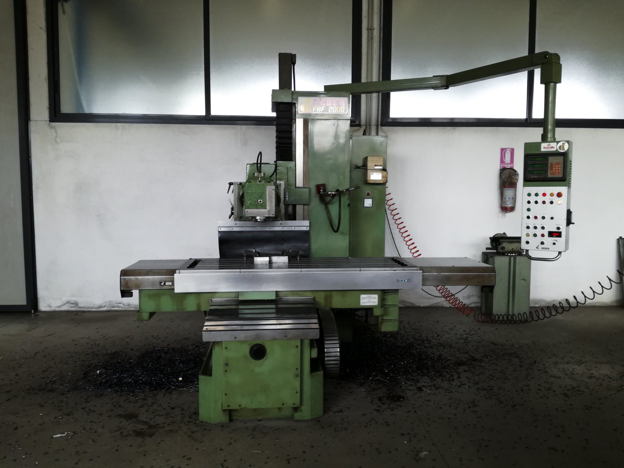 Frontansicht der DEBER FBF 2000 Maschine