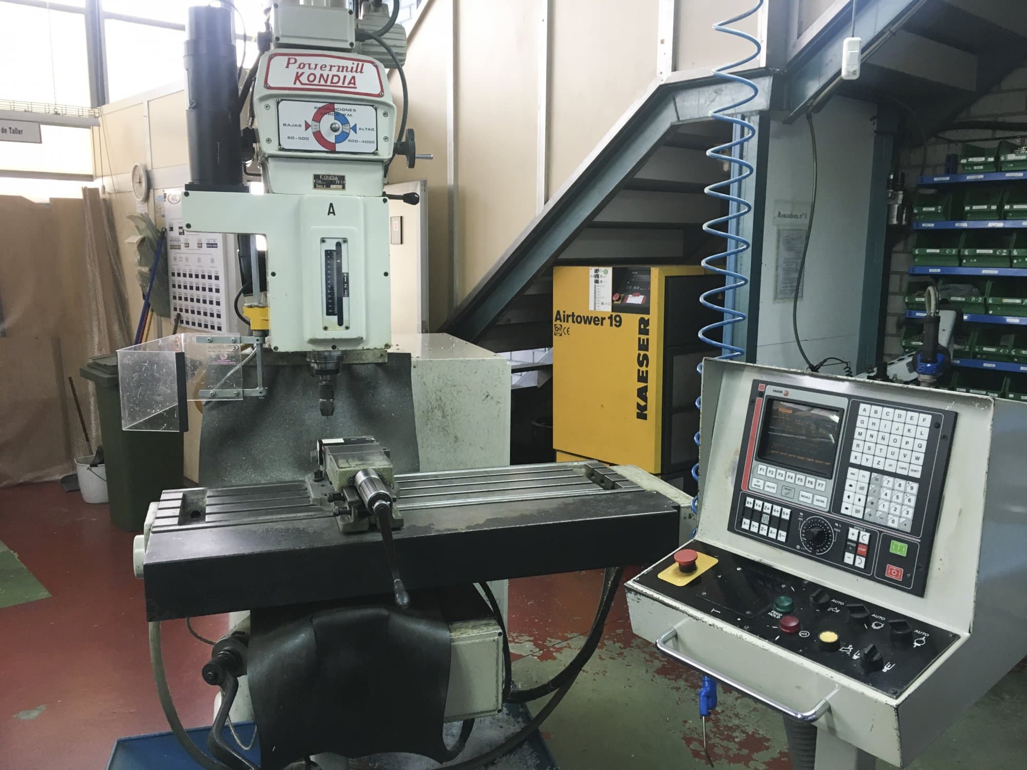 Frontansicht der KONDIA Powermill FV-1 CNC Maschine