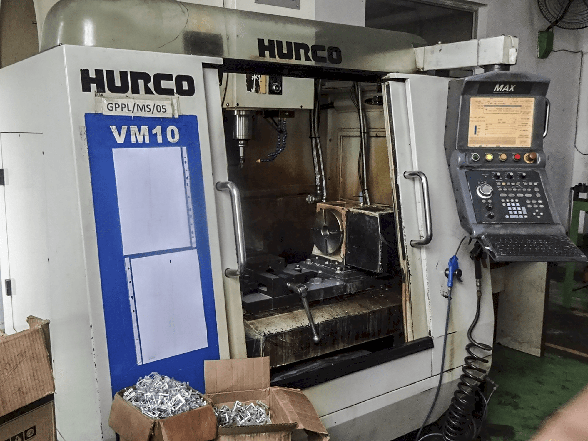 Linke Ansicht der Hurco VM10 Maschine
