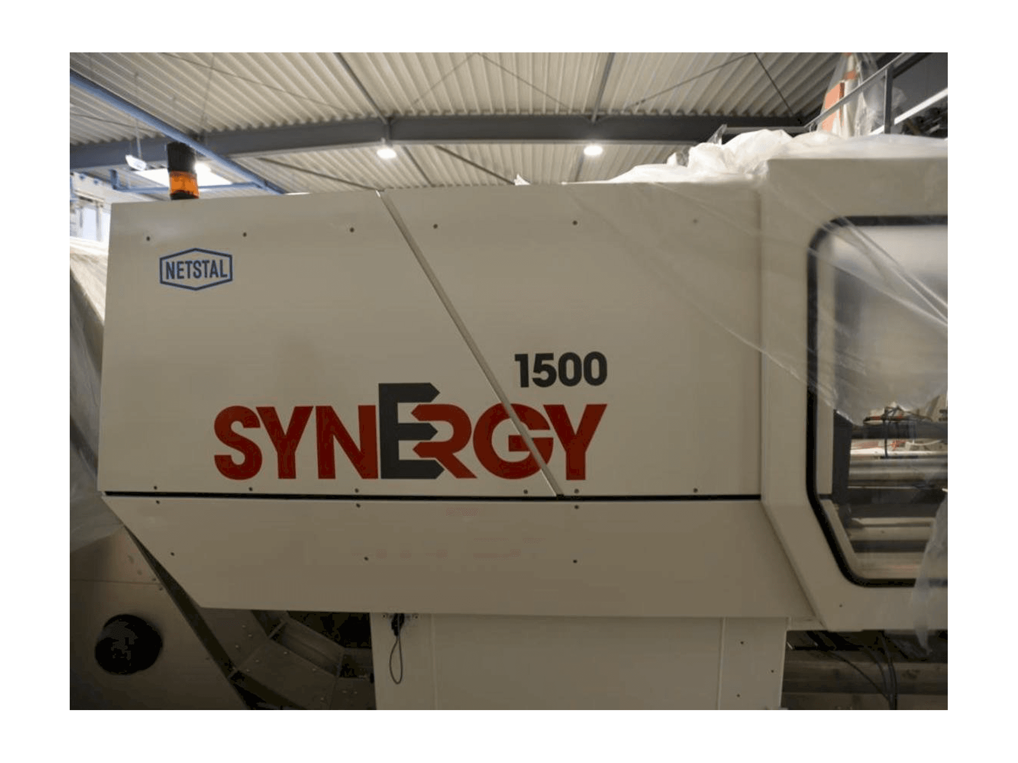 Frontansicht der Netstal SynErgy 1500-460 Maschine