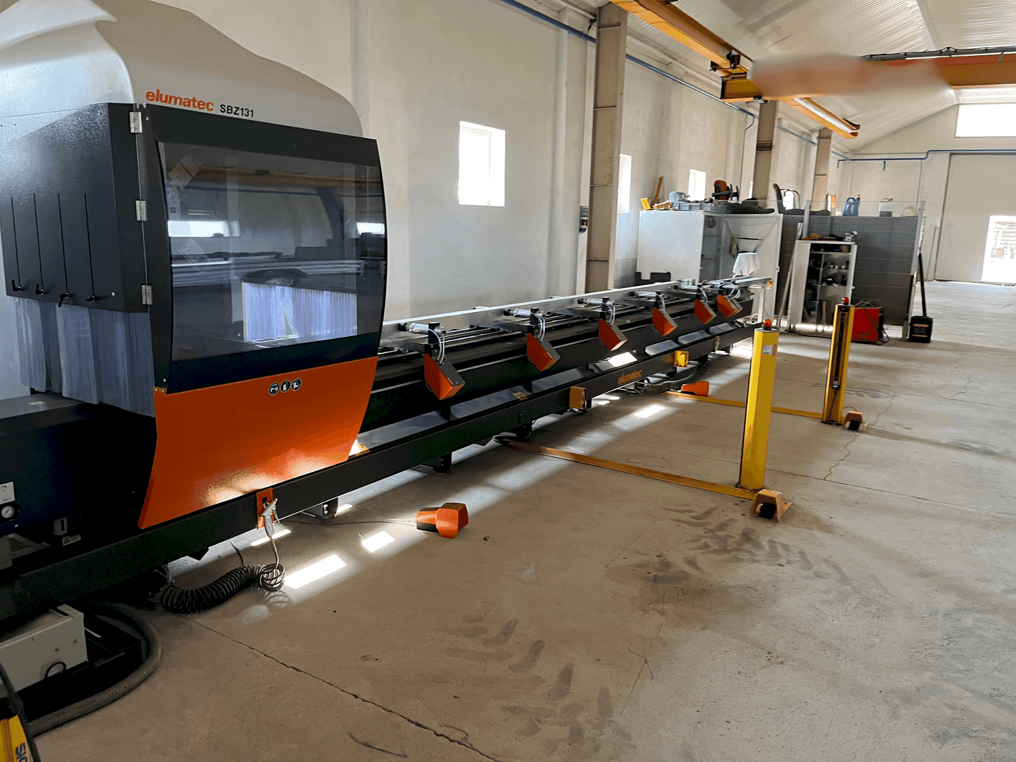 Frontansicht der Elumatec SBZ 131 Maschine