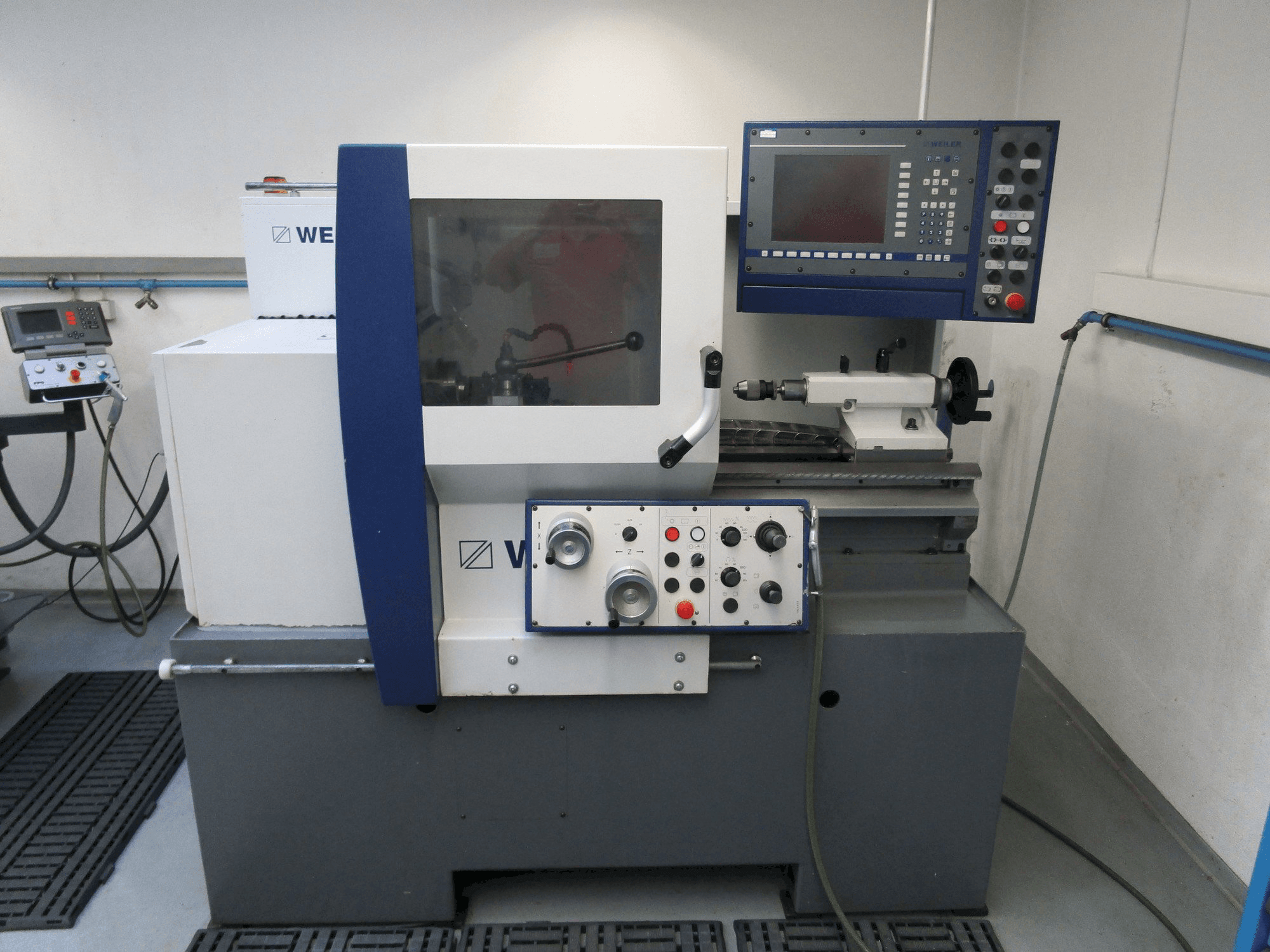 Frontansicht der Weiler E30 x 750 Maschine