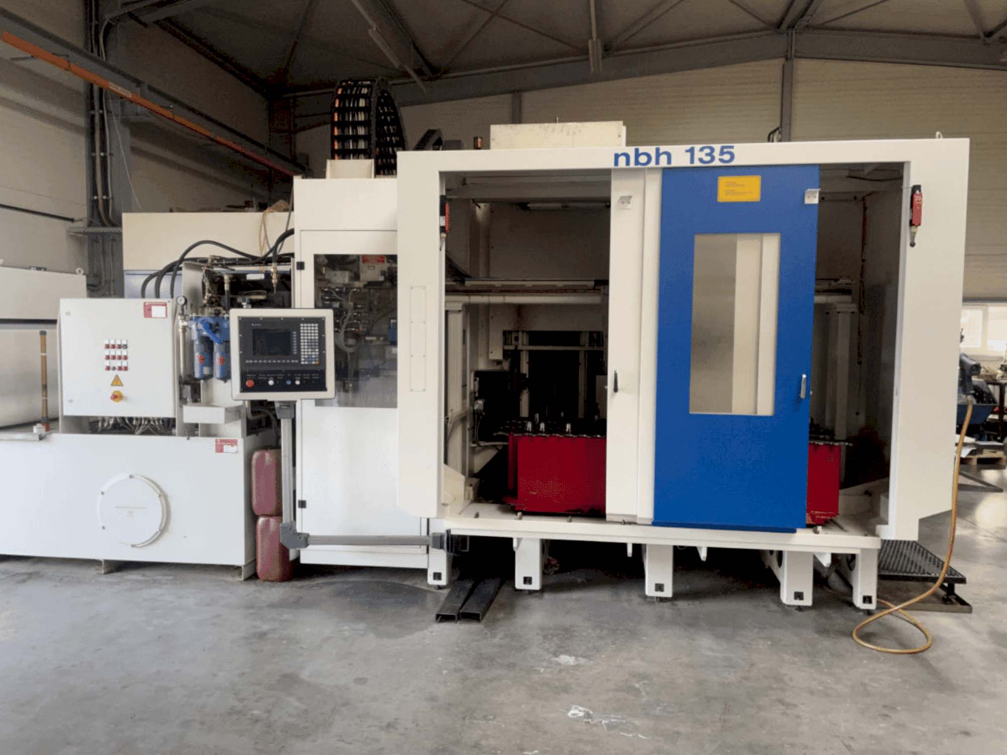 Frontansicht der HULLER HILLE NBH 135 Speed Maschine