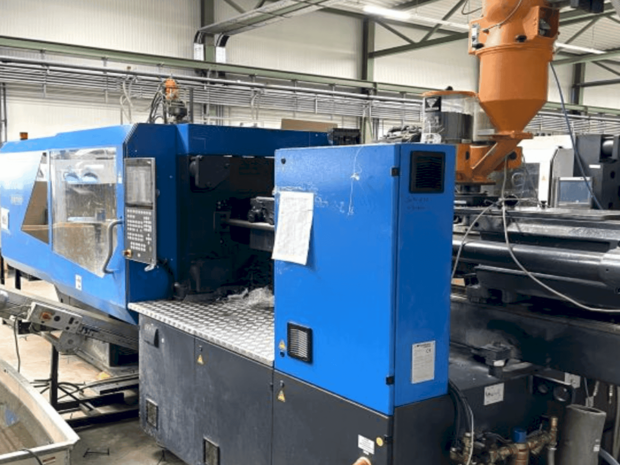 Frontansicht der DEMAG Systec 210/580-840 (2019) Maschine