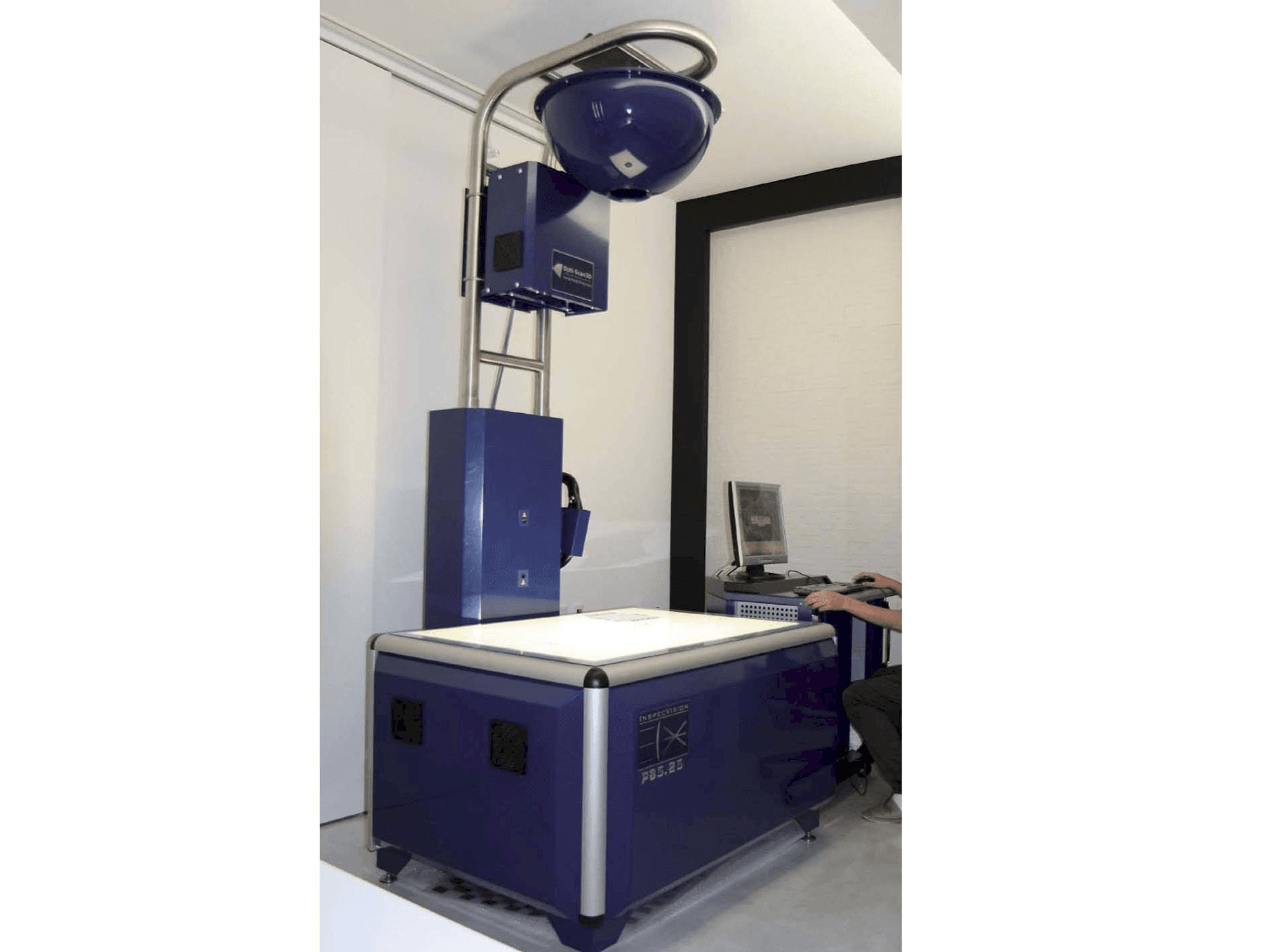 Frontansicht der InspecVision P85.25 Maschine